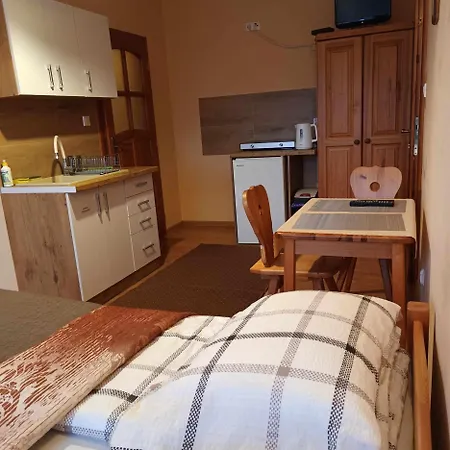 Z Aneksami Kuchennymi U Wiktorii Habitación en casa particular Sromowce Niżne