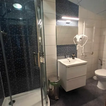 Z Aneksami Kuchennymi U Wiktorii Sromowce Niżne