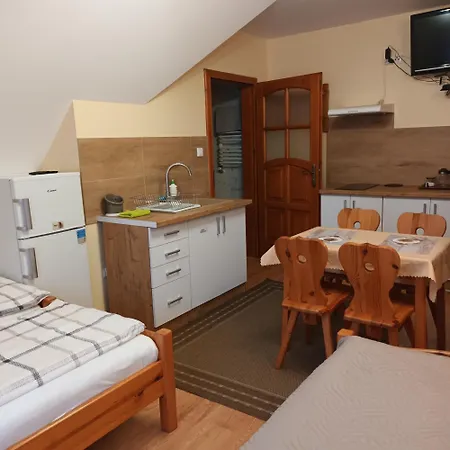 Z Aneksami Kuchennymi U Wiktorii Homestay szállás *