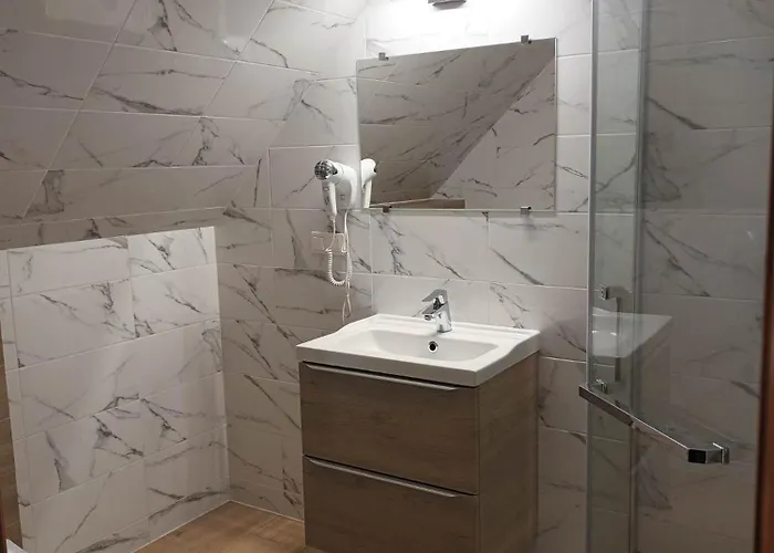 Z Aneksami Kuchennymi U Wiktorii Kwatera prywatna Sromowce Niżne