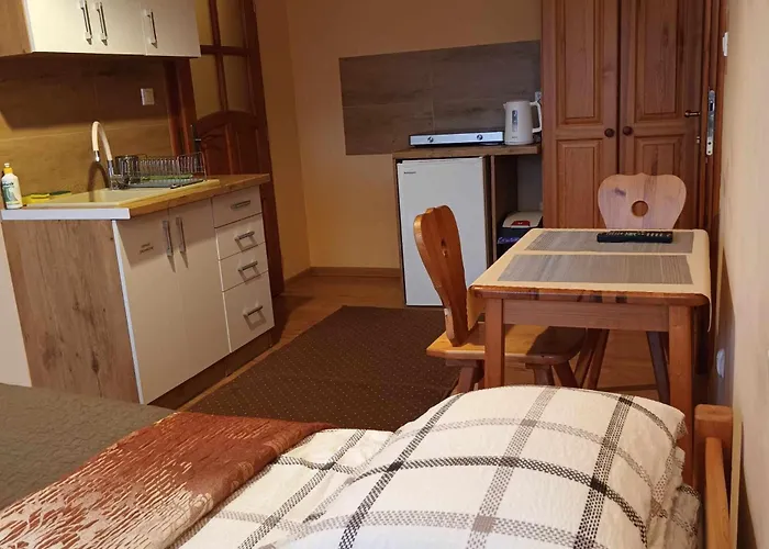 Z Aneksami Kuchennymi U Wiktorii Kwatera prywatna Sromowce Niżne