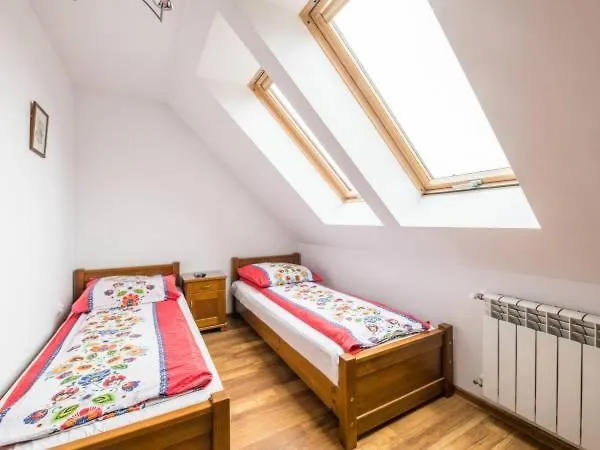 Z Aneksami Kuchennymi U Wiktorii Kwatera prywatna Sromowce Niżne